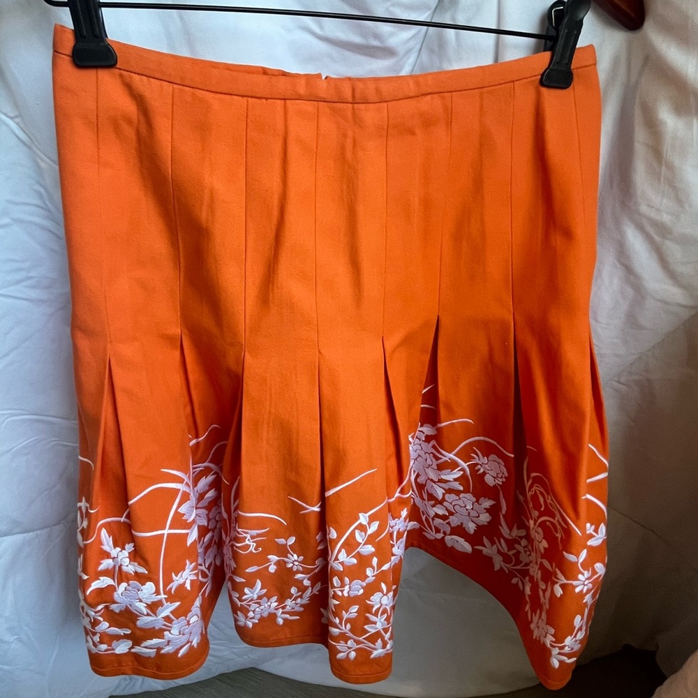 Ellen Tracy Orange Pleated Embroidered‎ Skirt size 4 Petite